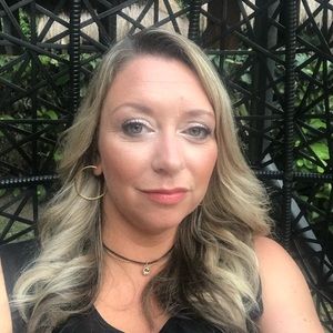 Meet your Posher, Elisa